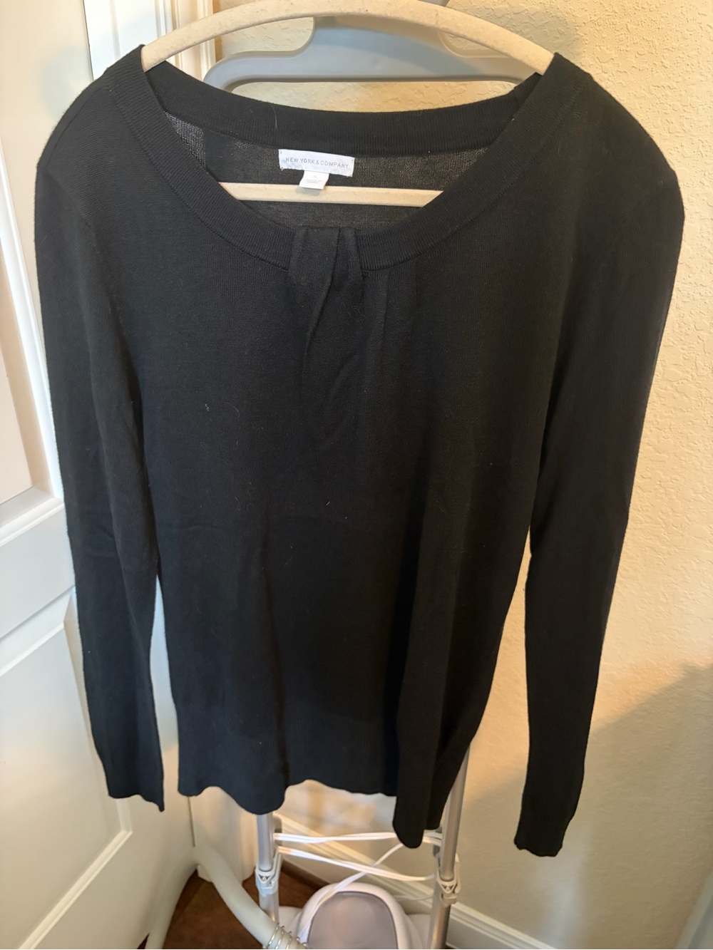 New York & Company Black Long-Sleeve Knit Top